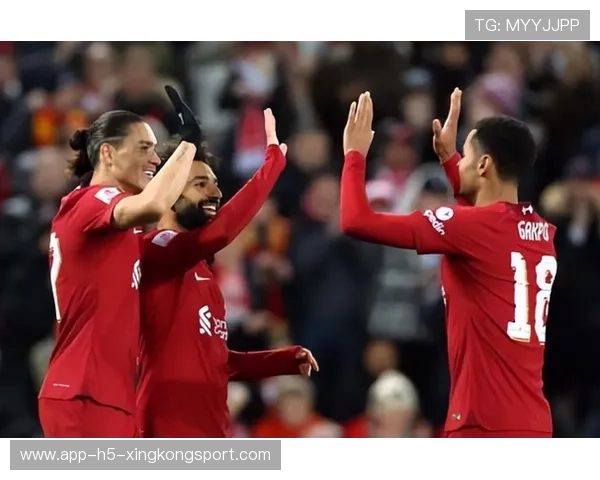 利物浦加克波中场抢断后迅速发动致命反击：速度与技艺的极致演绎